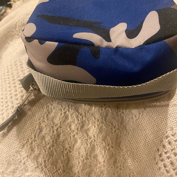 L.L. Bean Blue and Brown Camo Lunch bag - Picture 5 of 5
